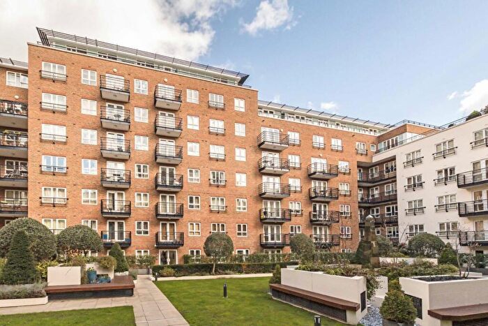 2 Bedroom Flat To Rent In Royal Quarter, Kingston, KT2