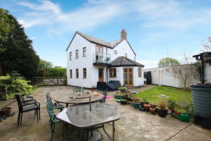 4 Bedroom Detached House For Sale In Bedford Road, Roxton, MK44