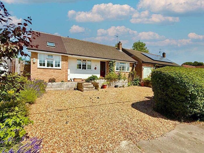 2 Bedroom Detached Bungalow For Sale In Tilsworth Road, Stanbridge, LU7