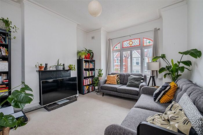 4 Bedroom Flat For Sale In Dahomey Road, Streatham, Wandsworth, London, SW16