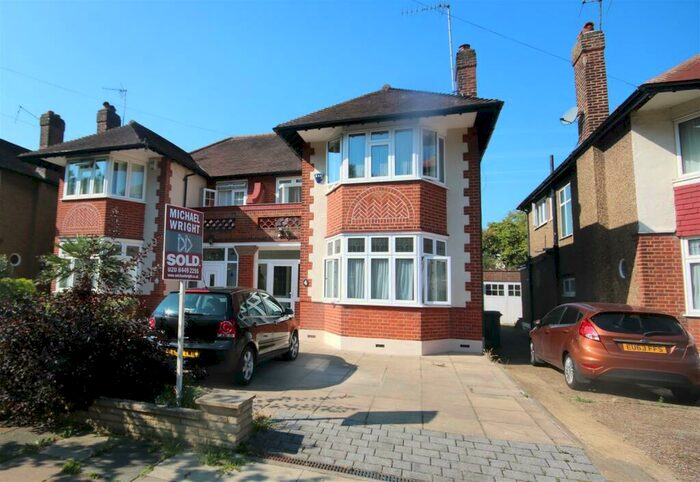 3 Bedroom House To Rent In Kent Drive, Cockfosters, EN4