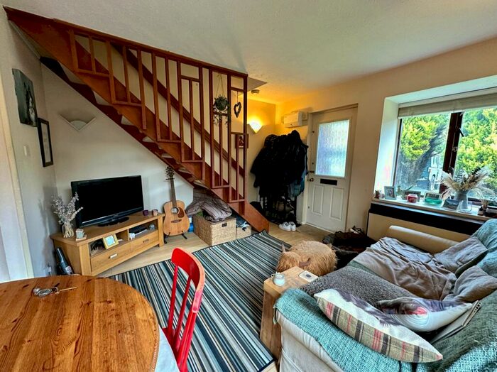 Terraced House To Rent In Bolwell Close, Twyford, RG10