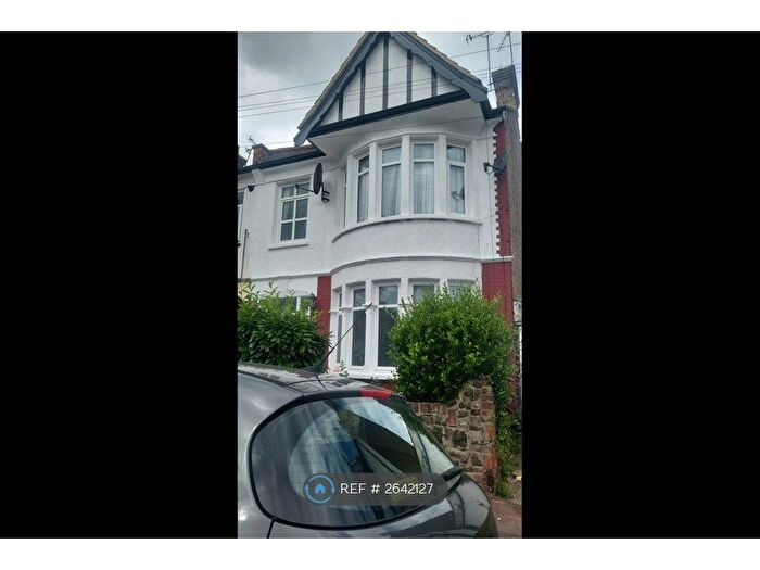 3 Bedroom Semi-Detached House To Rent In Beedell Avenue, Westcliff-On-Sea, SS0