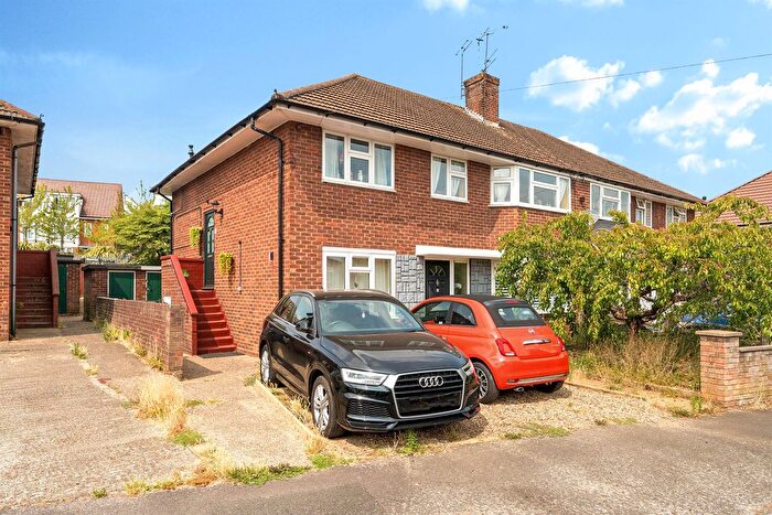 2 Bedroom Maisonette For Sale In Whurley Way, Maidenhead, SL6