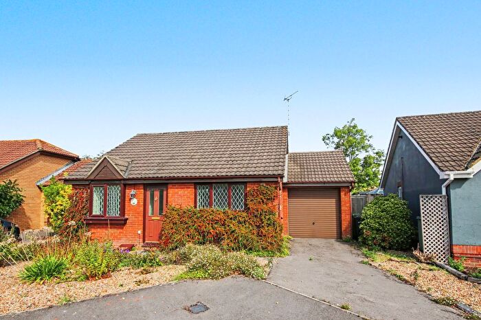 2 Bedroom Detached Bungalow For Sale In Garratt Close, Hedge End, SO30