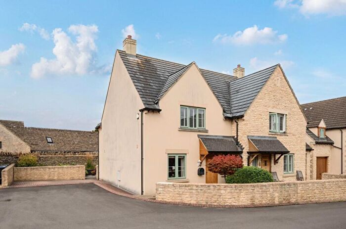 3 Bedroom Semi-Detached House For Sale In Old Farm Close, Hullavington, Chippenham, SN14