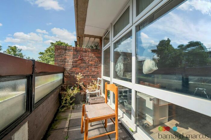 3 Bedroom Flat To Rent In Thessaly Road, London, SW8