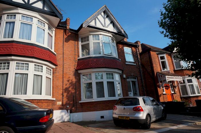 3 Bedroom Flat To Rent In Stanhope Avenue, London, N3