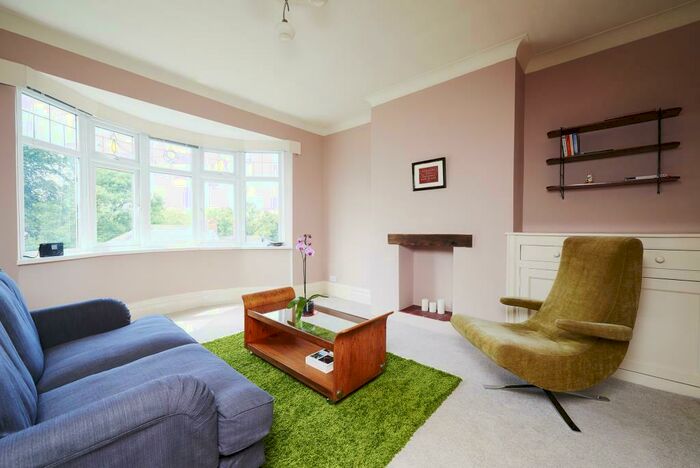 2 Bedroom Flat To Rent In Shaftesbury Grove, Heaton, Newcastle Upon Tyne, NE6