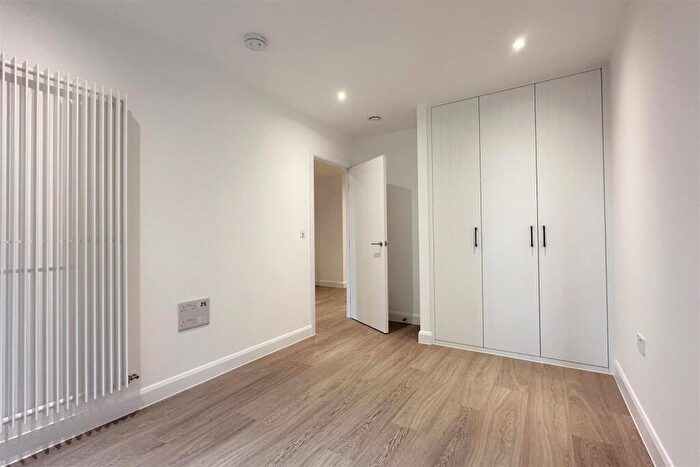 1 Bedroom Apartment To Rent In Ellipse House Eden Place, Royal Eden Docks, E16