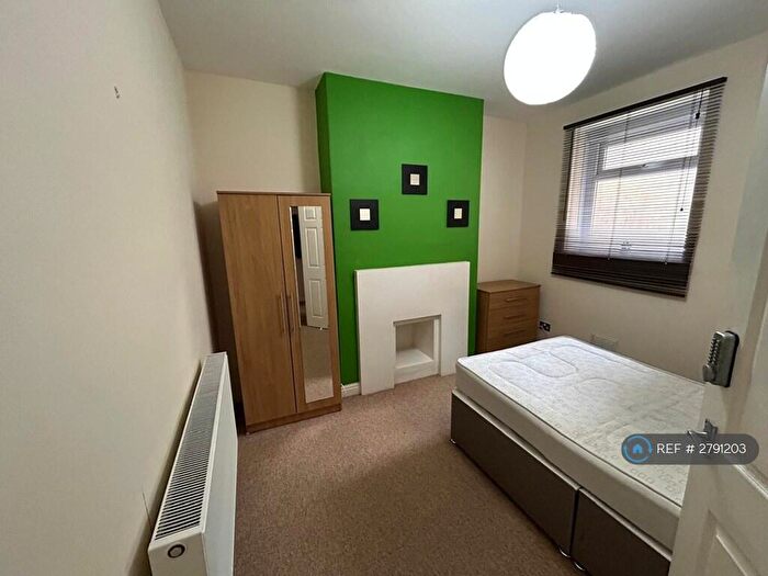 5 Bedroom Terraced House To Rent In Eclipse St, Cardiff, CF24