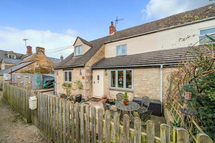 2 Bedroom Cottage For Sale In Kingham, Oxfordshire, OX7
