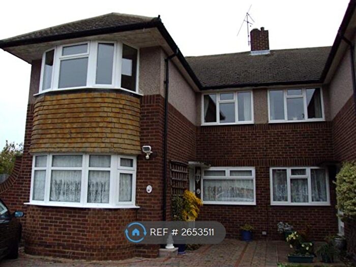3 Bedroom Maisonette To Rent In Willis Close, Epsom, KT18