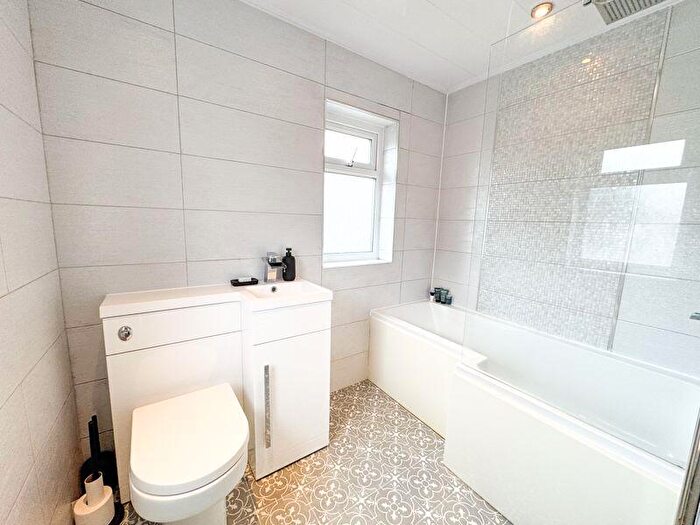 3 Bedroom End Of Terrace House For Sale In Antrim Way, Scartho, DN33