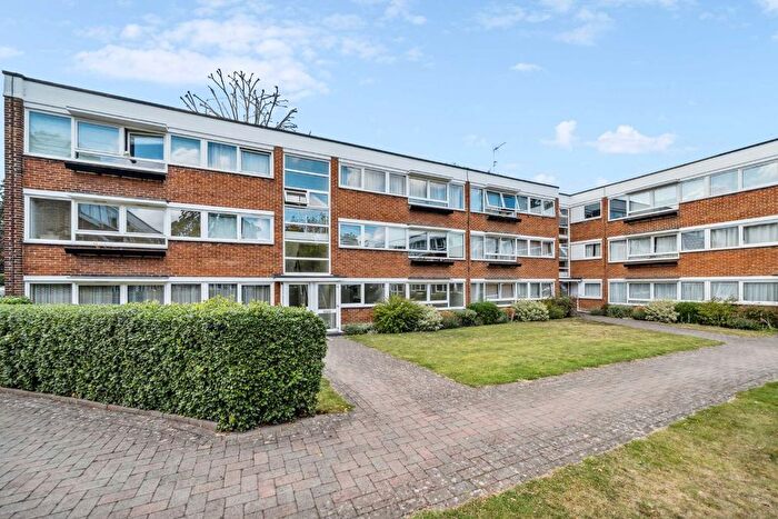 2 Bedroom Flat To Rent In Kings Road, Richmond, TW10