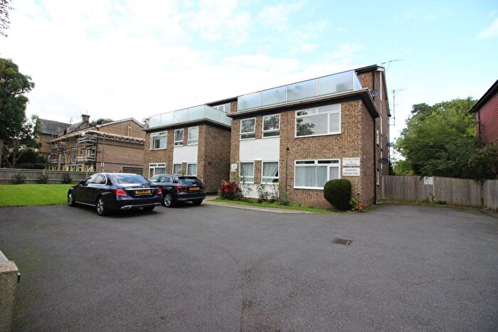 1 Bedroom Flat To Rent In The Avenue, Worcester Park, KT4