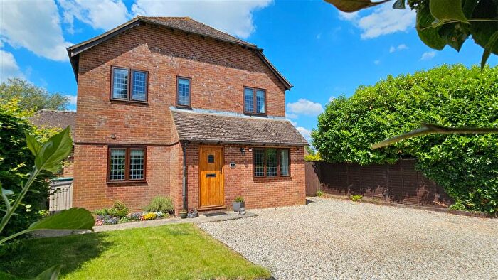 4 Bedroom Detached House For Sale In Mead Close, Peasemore, RG20