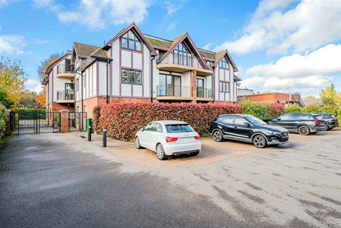 2 Bedroom Apartment To Rent In The Crescent, Station Road, Woldingham, CR3