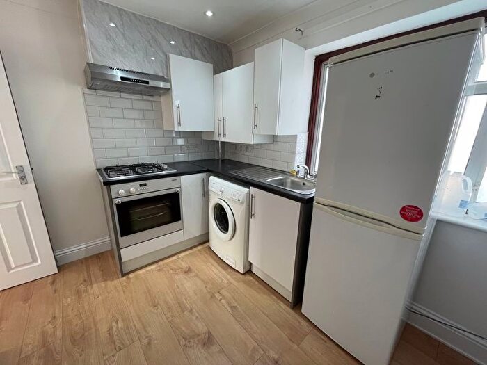 3 Bedroom Flat To Rent In North Road, Southall, UB1