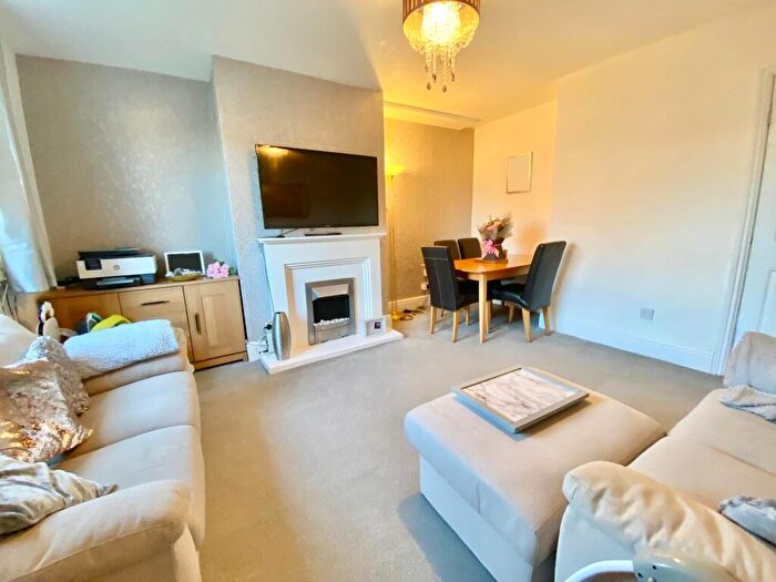 3 Bedroom Semi-Detached House To Rent In Oaklands, Brighouse, HD6