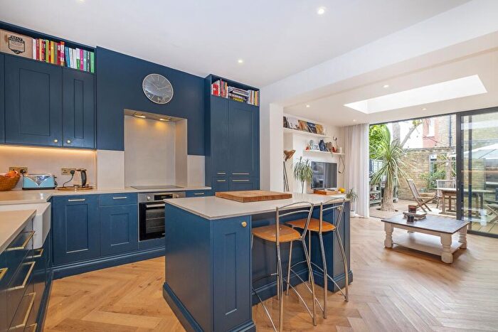 2 Bedroom Maisonette To Rent In Burton Road Kingston Upon Thames, KT2