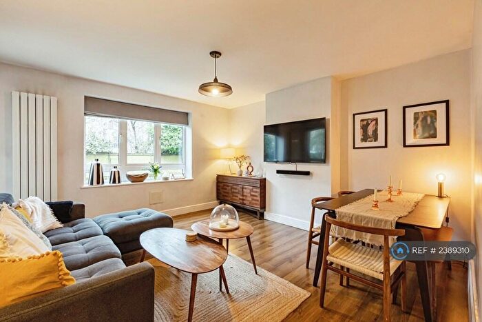 3 Bedroom Flat To Rent In Queen Margaret's Grove, London, N1