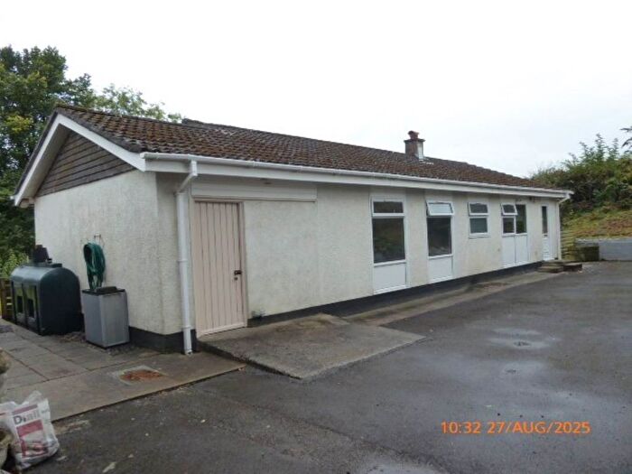 3 Bedroom Bungalow To Rent In Bolahaul Road, Carmarthen, SA31