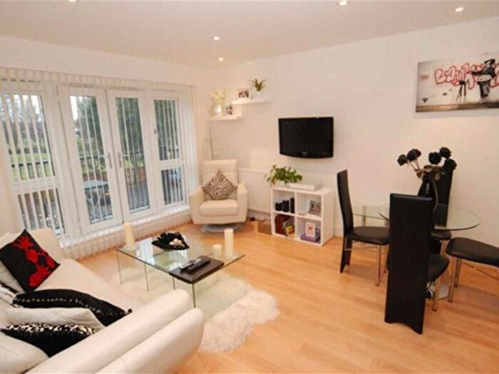1 Bedroom Flat To Rent In Holders Hill Road, London, NW7