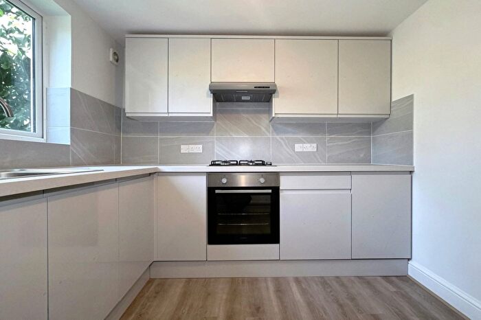 2 Bedroom Flat To Rent In Parish Lane, Penge, London, SE20