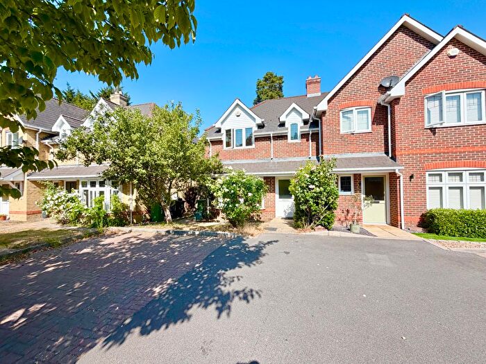 3 Bedroom Semi-detached House For Sale In Badgers Copse, Surrey, GU15