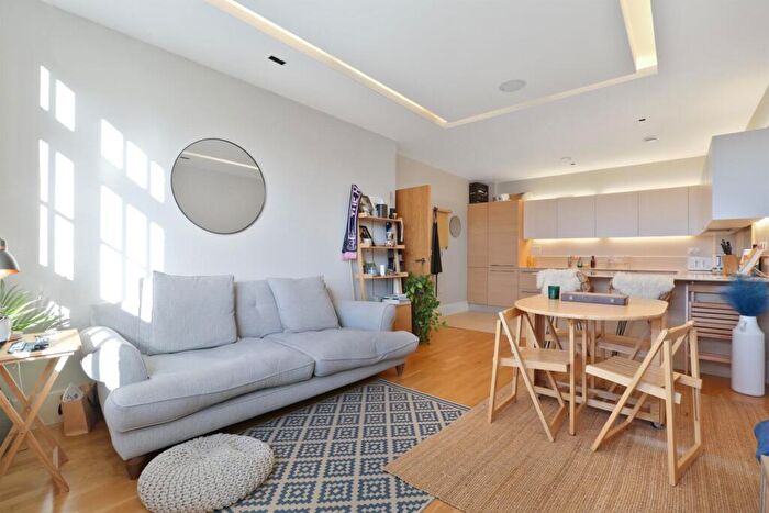 2 Bedroom Apartment For Sale In Camberwell Grove, London, SE5