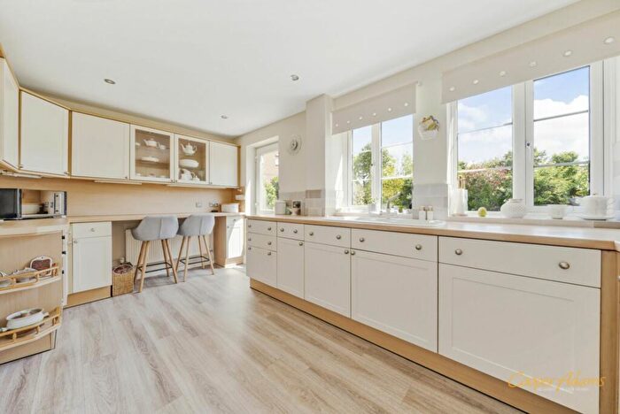 4 Bedroom Detached House For Sale In Toddington Park, Wick, BN17