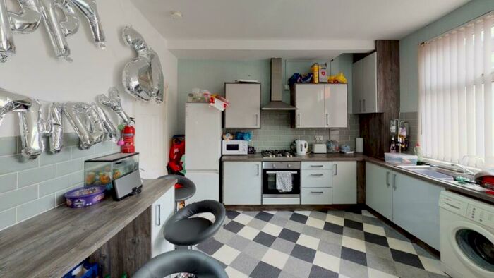 4 Bedroom Terraced House To Rent In Beamsley Mount, Hyde Park, Leeds, LS6