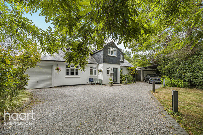 5 Bedroom Detached House For Sale In Bousley Rise, Ottershaw, KT16