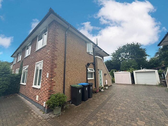 2 Bedroom Apartment To Rent In River Way, Loughton, IG10