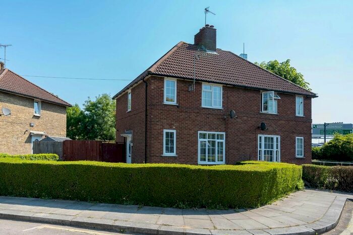 3 Bedroom Terraced House To Rent In Terrick Street, London, W12