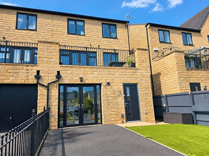 3 Bedroom Semi Detached House For Sale In Barge Avenue, Sowerby Bridge, HX6