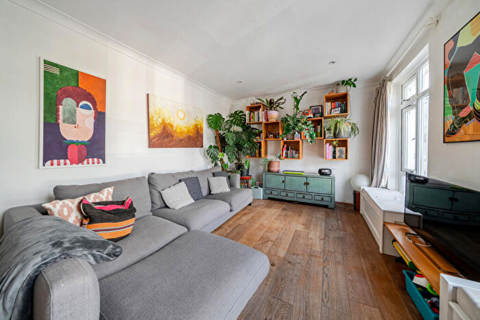 3 Bedroom Maisonette For Sale In Copleston Road, London, SE15