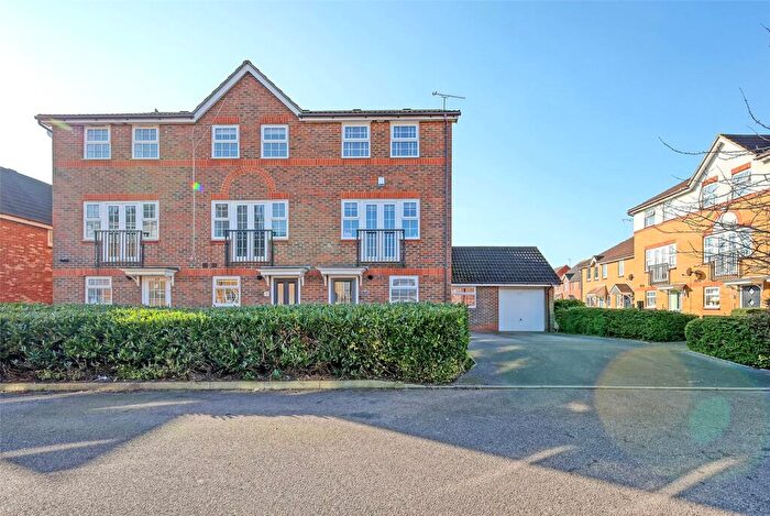 3 Bedroom Terraced House For Sale In Farne Drive, Wickford, Essex, SS12