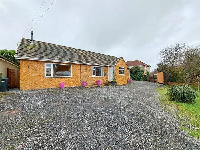3 Bedroom Bungalow For Sale In Alstone Road, Highbridge, Somerset, TA9