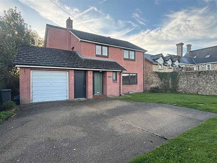 4 Bedroom Detached House To Rent In Musbury Road, Axminster, EX13
