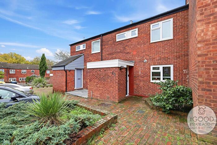 3 Bedroom Terraced House For Sale In Lytton Close, Loughton, IG10