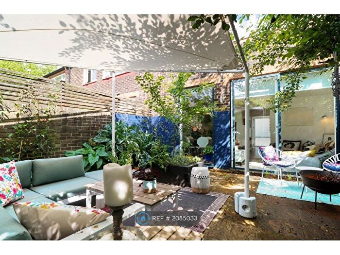 3 Bedroom Semi-Detached House To Rent In Hilversum Crescent, London, SE22