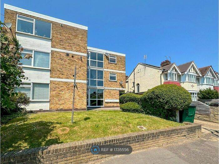2 Bedroom Flat To Rent In North Chingford, London, E4