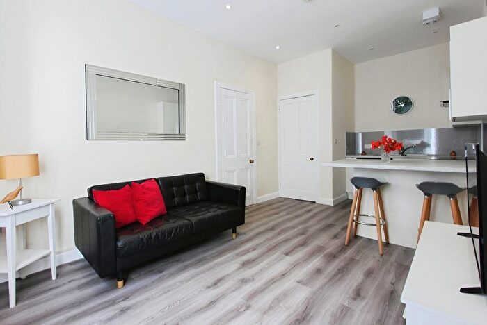 1 Bedroom Flat To Rent In Stewart Terrace, Edinburgh, EH11
