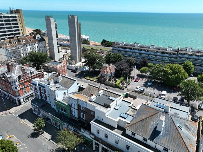 3 Bedroom Flat For Sale In Pleydell Gardens, Folkestone, Kent, CT20