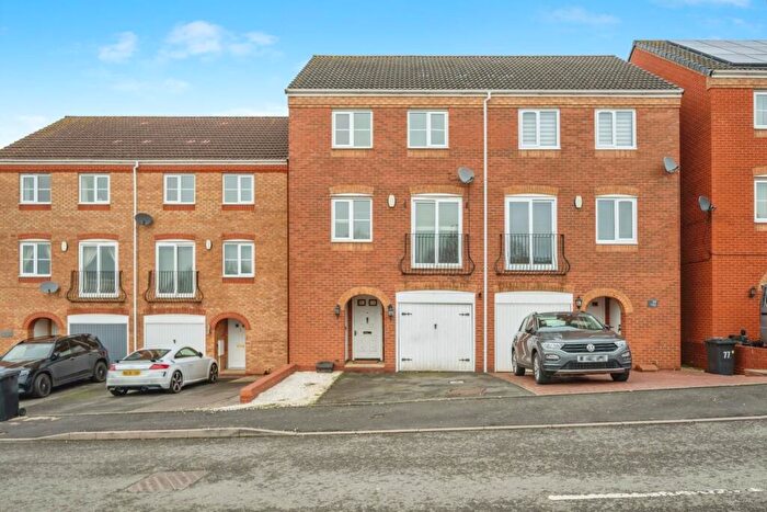 4 Bedroom Semi Detached House For Sale In Palmerston Avenue, Wilnecote, Tamworth, B77