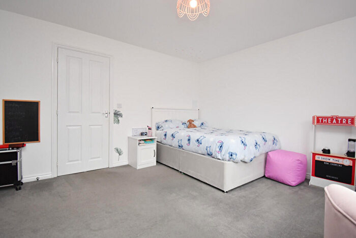 3 Bedroom Town House For Sale In Tate Drive, Biggleswade, SG18