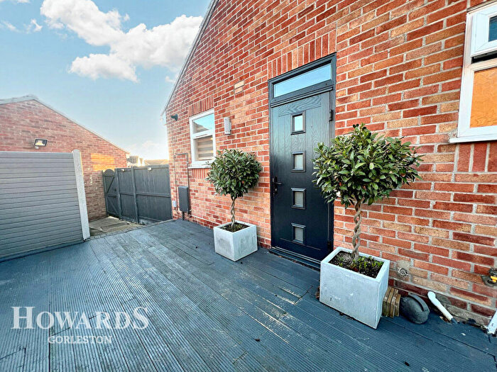 2 Bedroom Semi-Detached Bungalow For Sale In Flowerday Close, Hopton, NR31