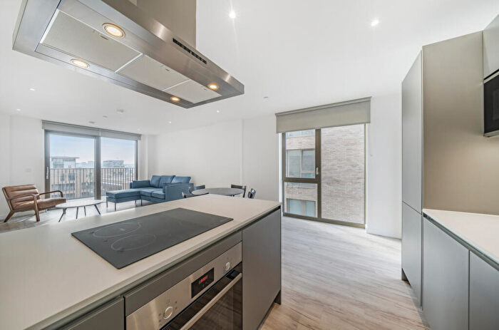 2 Bedroom Apartment To Rent In Bed, Th Floor, Adur, Refinery House In Anchors Point, E16